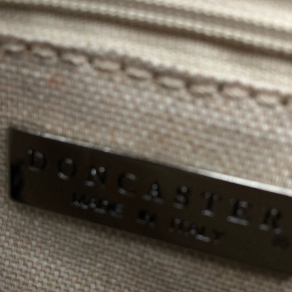 Handbag - Picture 3 of 4